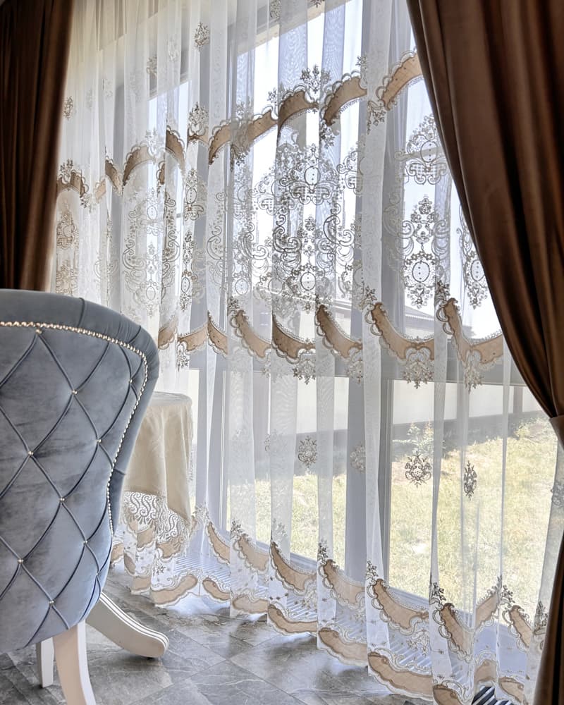 Шторы из бархата: уют и элегантность в вашей столовой