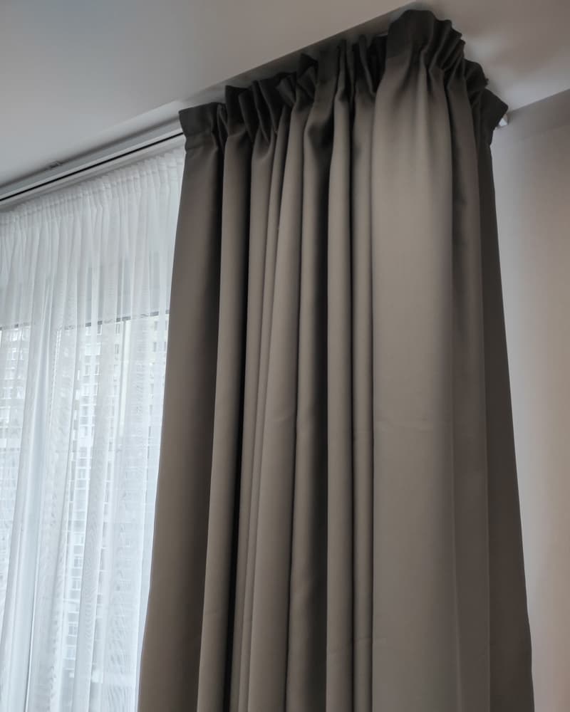 Шторы блэкаут с электрокарнизом: стильный контроль света