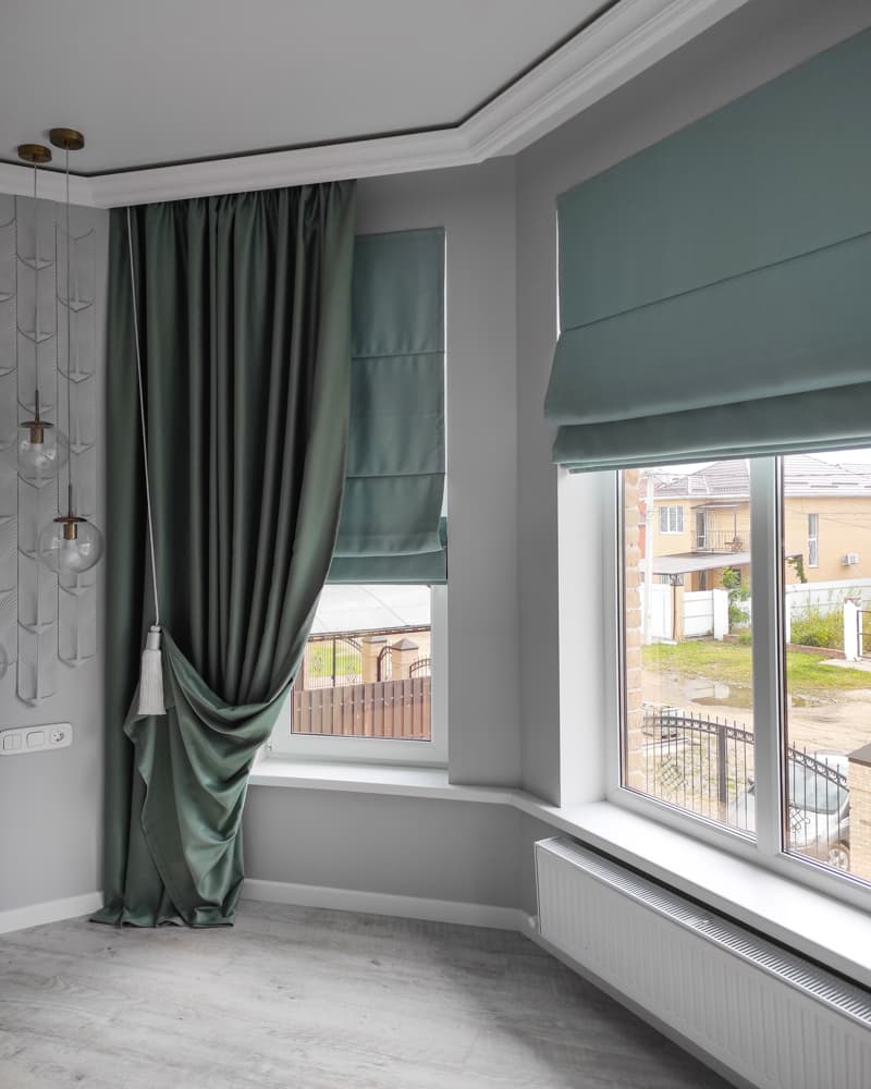 Эркер в новом свете: римские, портьеры и тюль для изысканного интерьера