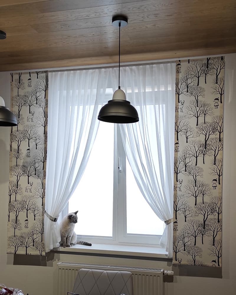 Изысканный дуэт: функциональность и стиль в оформлении окон с шторами на люверсах