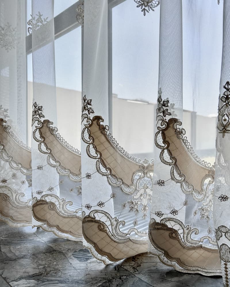 Шторы из бархата: уют и элегантность в вашей столовой