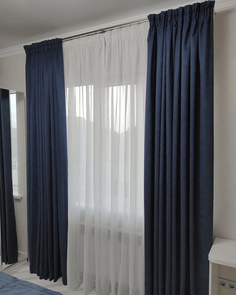 Шторы-плиссе и легкая тюль: идеальное сочетание для современного интерьера