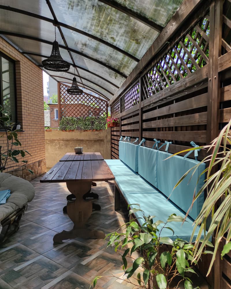 Уют и практичность: шторы и подушки для беседок и террас