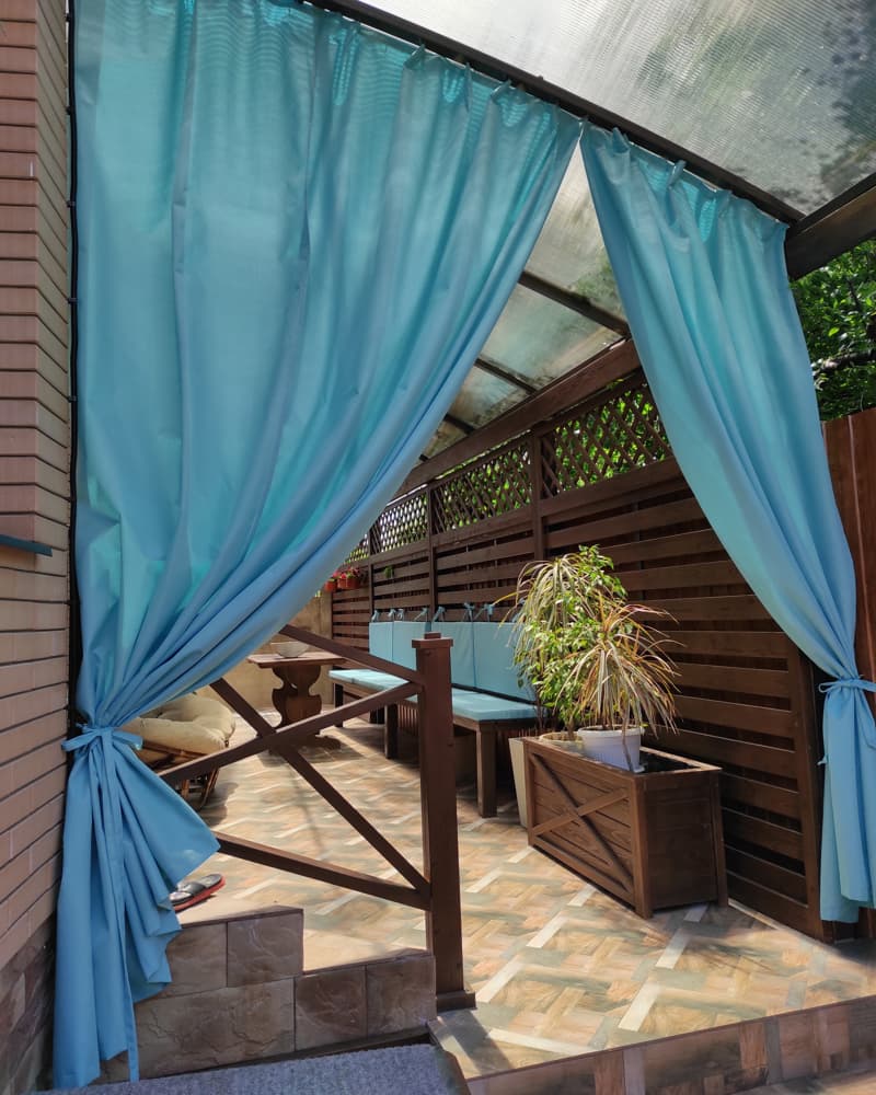 Уют и практичность: шторы и подушки для беседок и террас