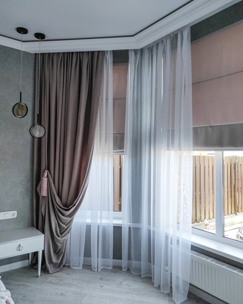Эркер в новом свете: римские, портьеры и тюль для изысканного интерьера
